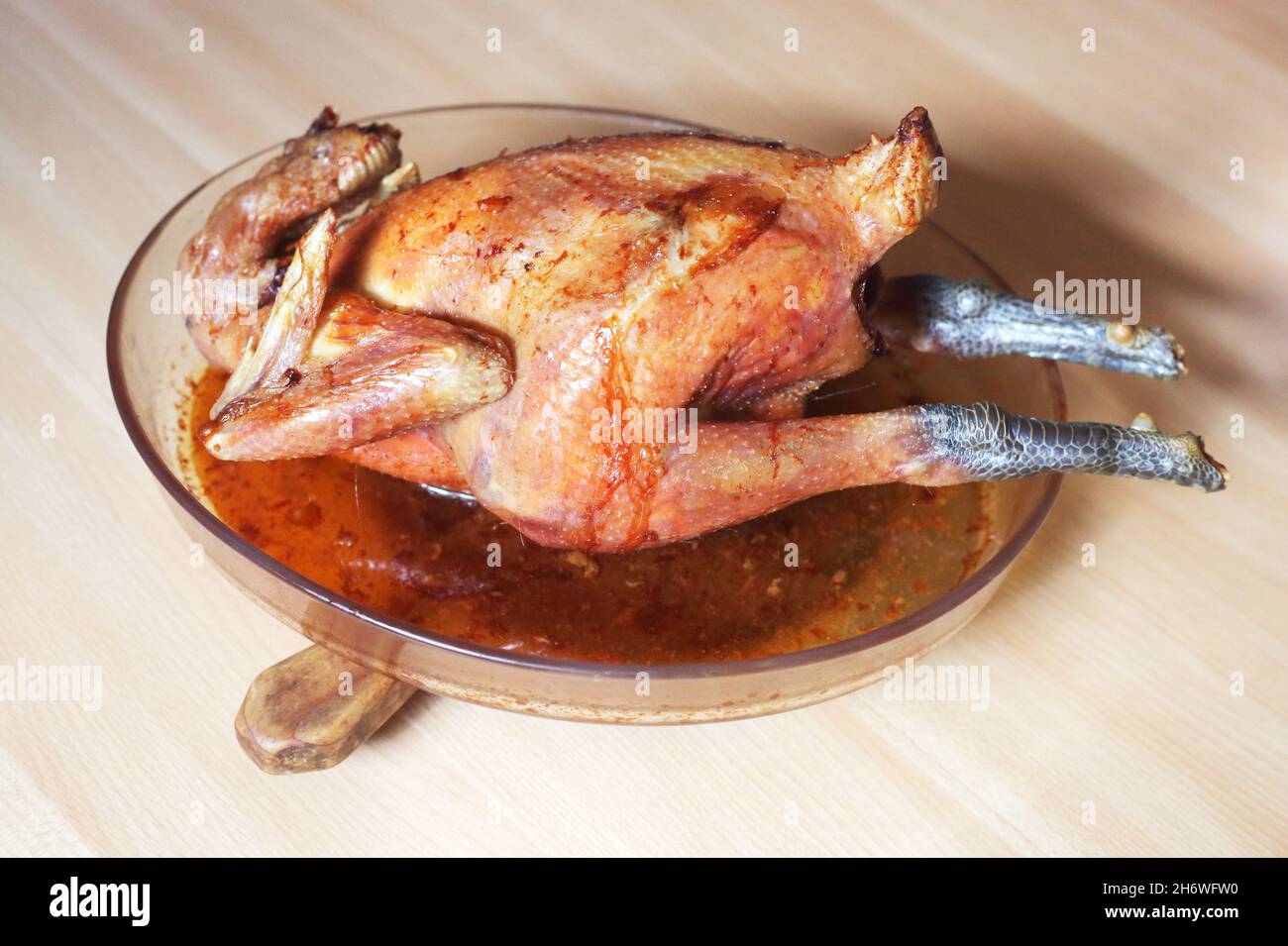 Poulet de Bresse, spécialité de la région de Bresse, France, cuit au four Banque D'Images