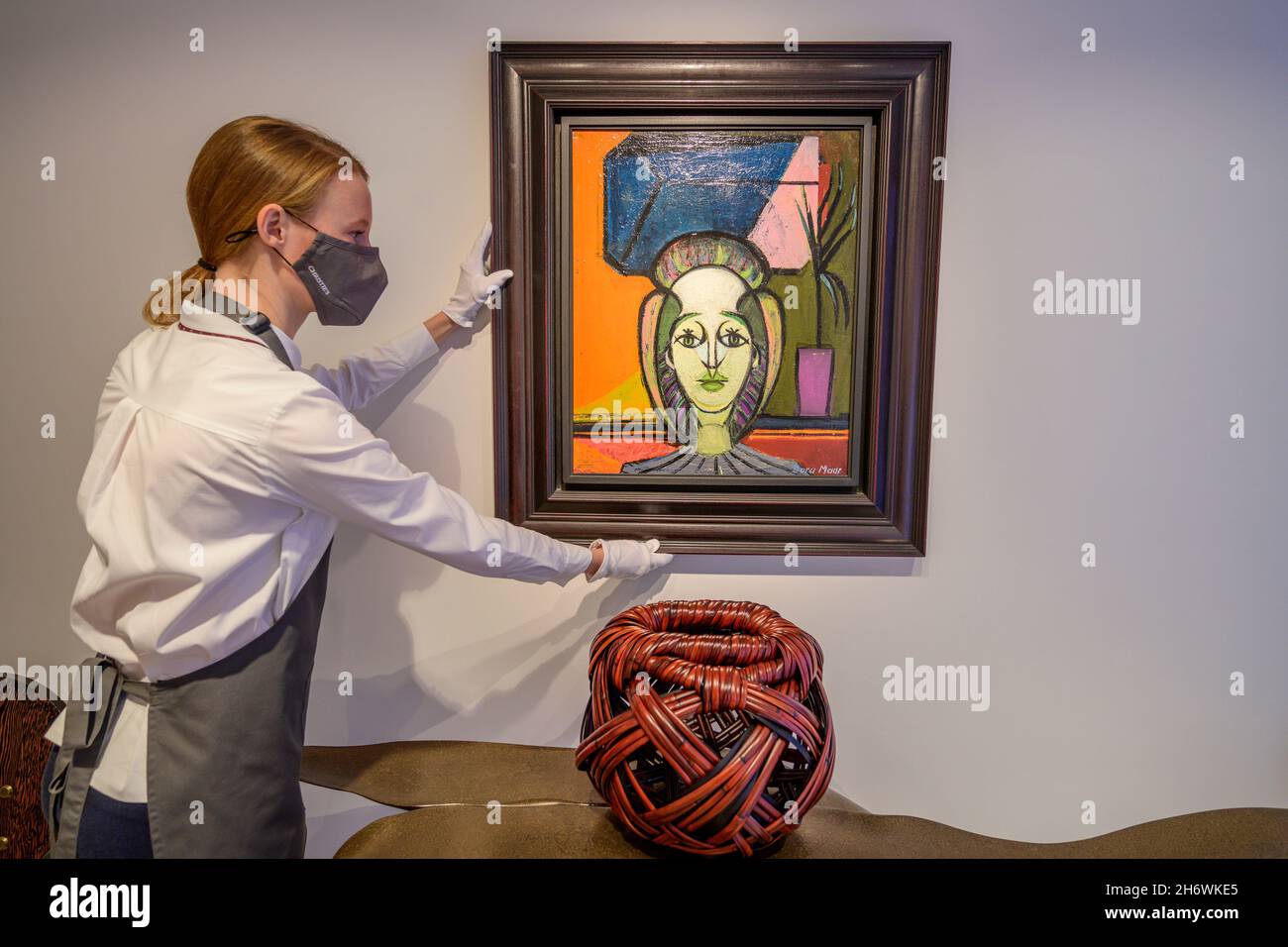 Christie’s, Londres, Royaume-Uni.18 novembre 2021.Célébration du goût et du style d’un champion de l’art et du design, Christie’s offre la Collection de Victoria, Lady de Rothschild dans une vente en ligne qui s’ouvre aux enchères du 18 novembre au 9 décembre et comprend plus de 200 lots, couvrant les 20e et 21e siècles.Image: Buste de femme a la plante (que l'on croit Nusch Éluard), peint vers 1937-38 par Dora Maar (1907-1997), estimation: £20,000-40,000.Crédit : Malcolm Park/Alay Live News. Banque D'Images