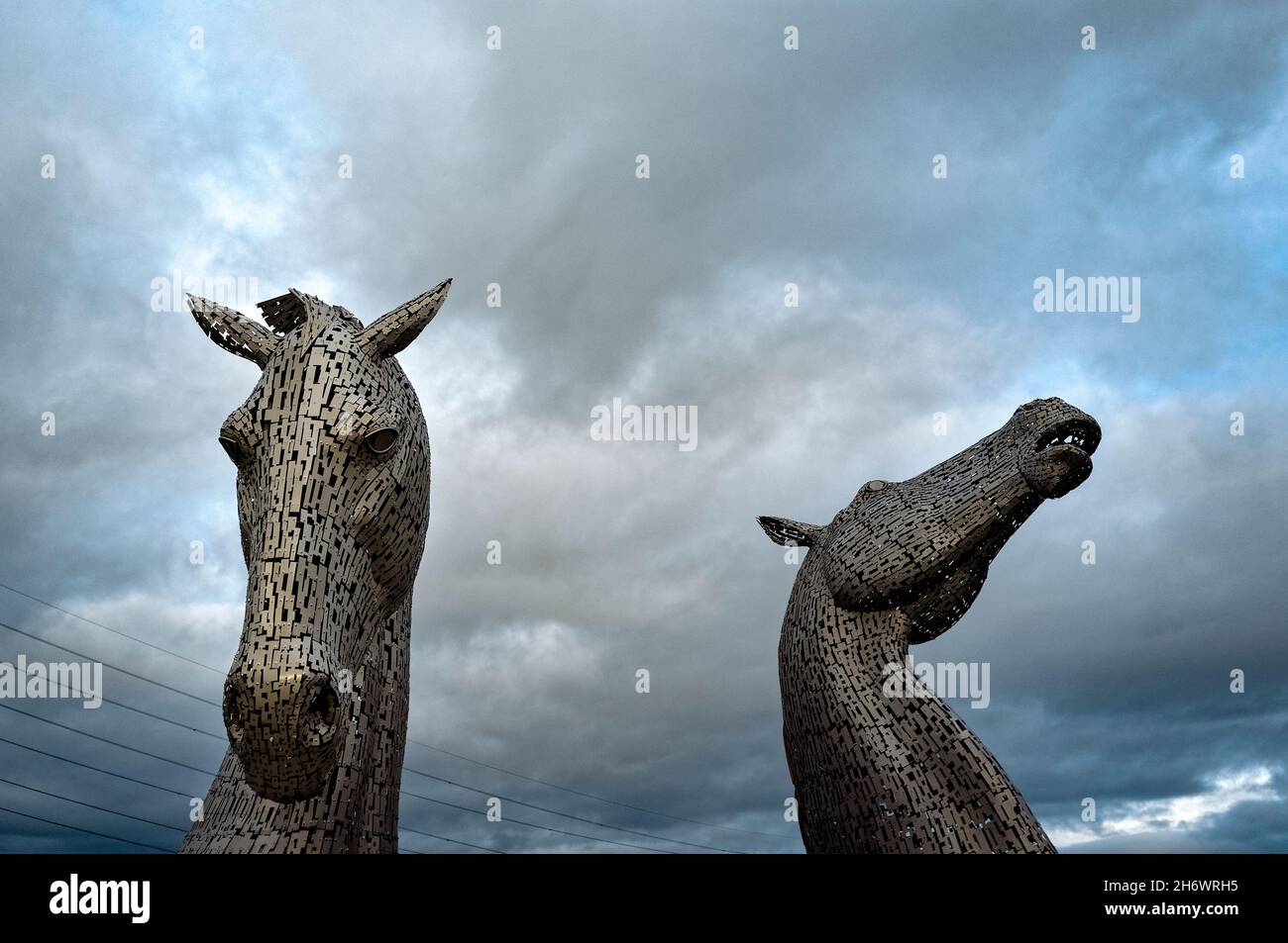 Les Kelpies d'Andy Scott, Kelpies sont des sculptures à tête de cheval de 30 mètres de haut, Helix Park, Falkirk, Écosse Banque D'Images