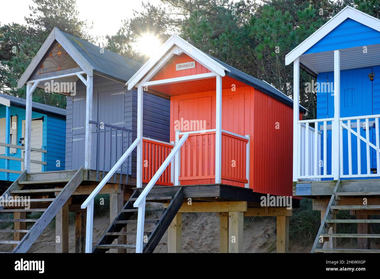 huttes de plage colorées à wells-près-de-la-mer, nord de norfolk, angleterre Banque D'Images