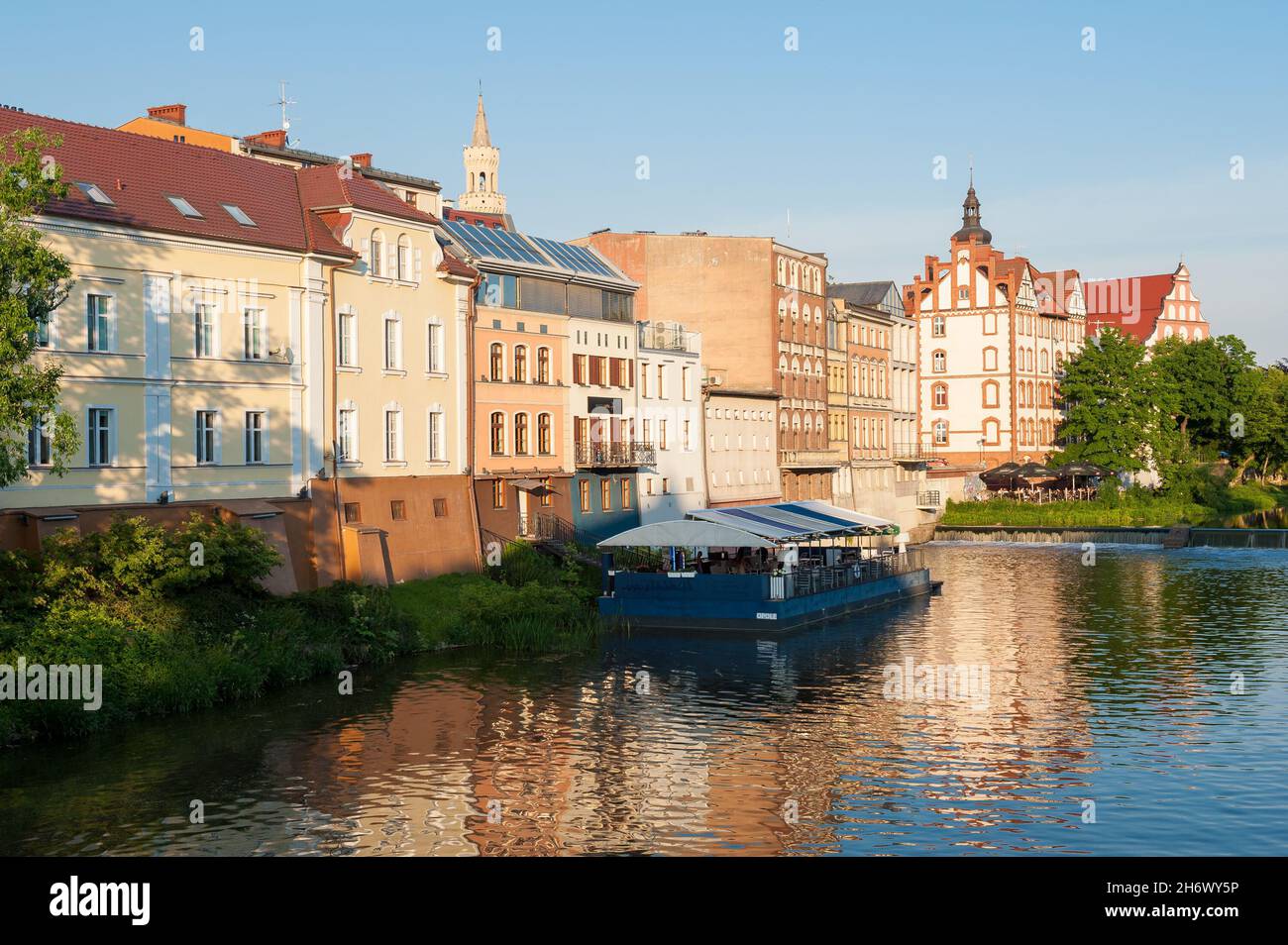 Le canal de Młynówka (petite Venise) à Opole, en Pologne Banque D'Images
