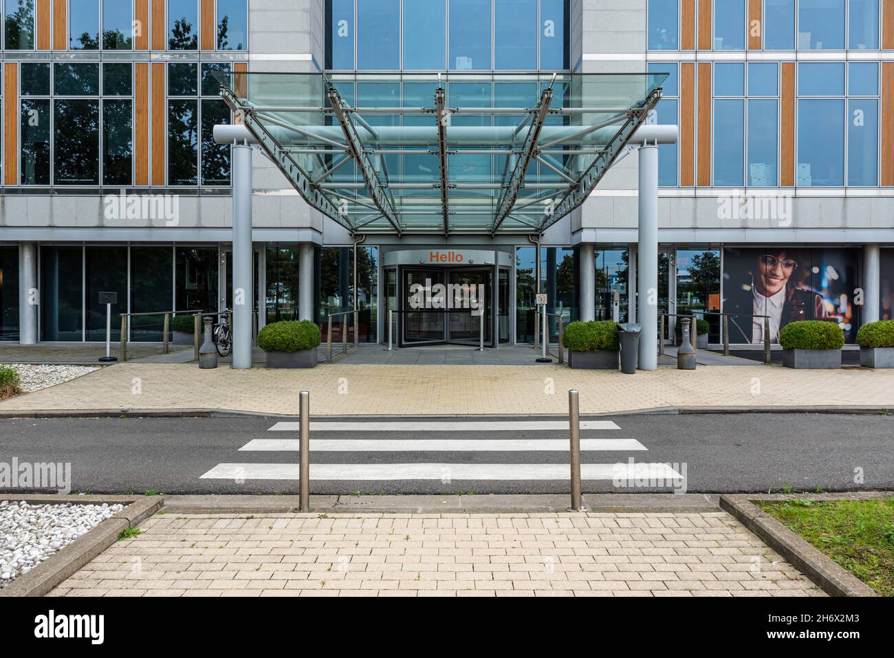 Evere, région de Bruxelles-capitale, Belgique - 20 09 2021: Entrée du bâtiment de bureaux de la société Orange Banque D'Images