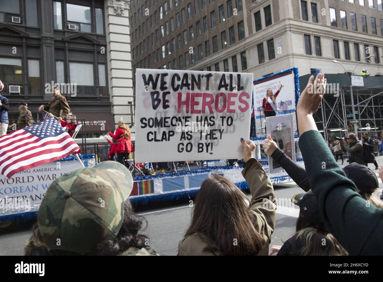 Défilé de la fête des anciens combattants 2021 le long de la 5e avenue.La ville de New York accueille le plus grand défilé de la journée des anciens combattants du pays. Banque D'Images