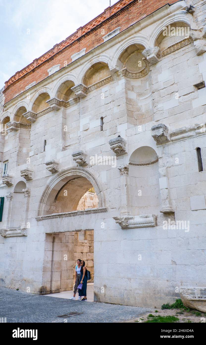 Zlatna vrata, Porta Aurea, Golden Gate, Palais des Dioclétiens, Split,Croatie Banque D'Images Zlatna vrata, Porta Aurea, Golden Gate, Palais des Dioclétiens, Split,Croatie Banque D'Images