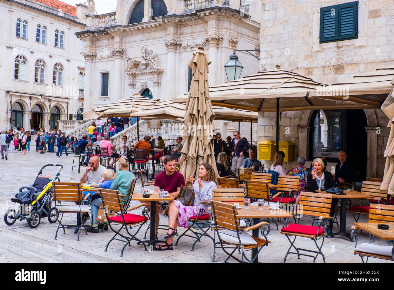 Terrasse de café, place Luza, Grad, vieille ville, Dubrovnik,Croatie Banque D'Images
