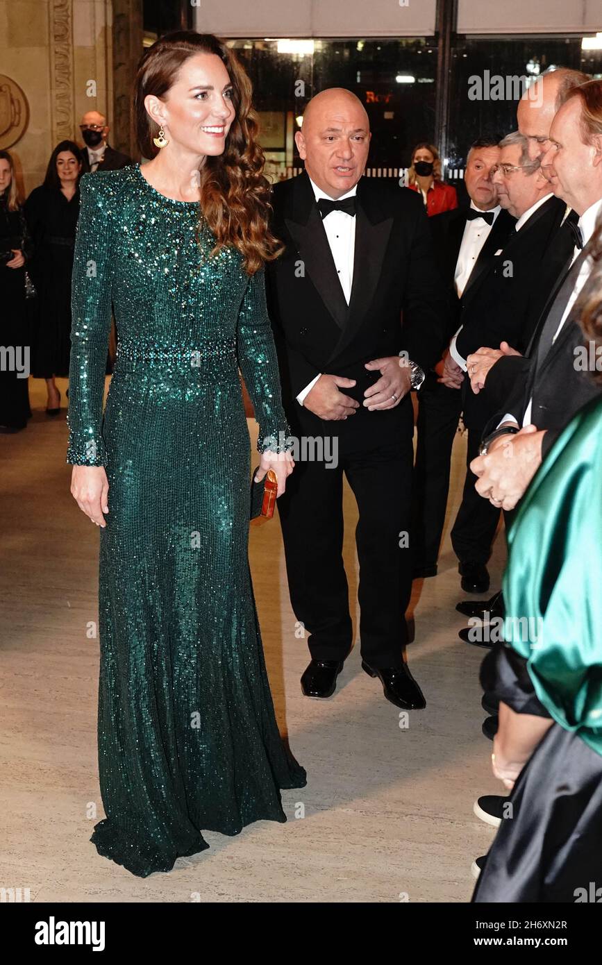 La duchesse de Cambridge arrive pour la Royal Variety Performance au Royal Albert Hall de Londres.Date de la photo: Jeudi 18 novembre 2021. Banque D'Images