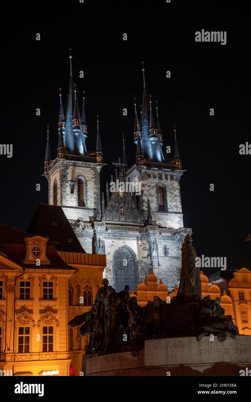 Praga, République Tchèque, novembre 2021 - Piazza della Città Vecchia con Orologio Astronomico Banque D'Images