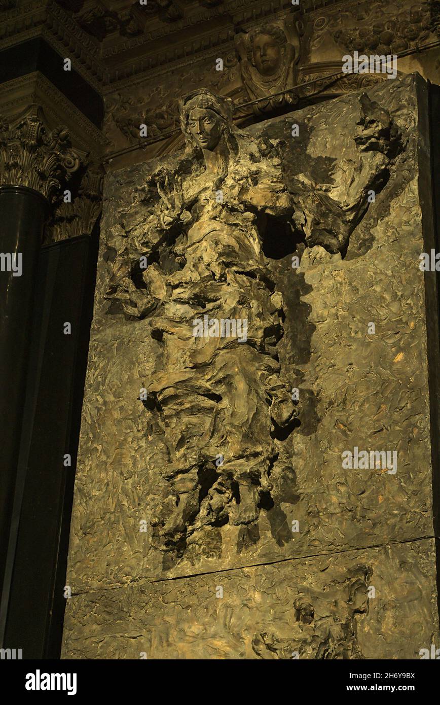 MILAN, ITALIE - 02 septembre 2019 : l'œuvre d'art Lucio Fontana à la cathédrale Duomo Banque D'Images