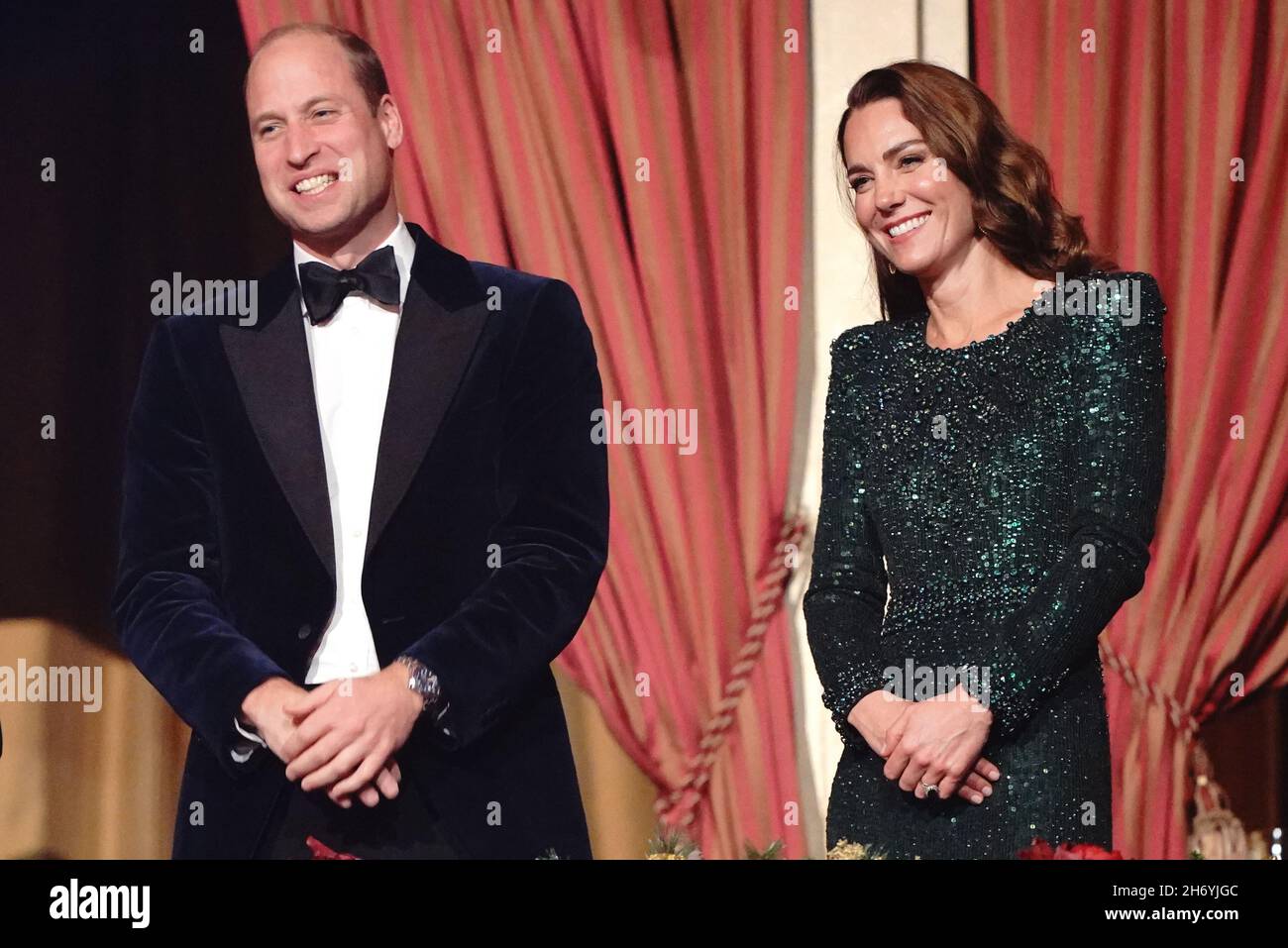 Le duc et la duchesse de Cambridge après avoir regardé la Royal Variety Performance au Royal Albert Hall, Londres.Date de la photo: Jeudi 18 novembre 2021. Banque D'Images