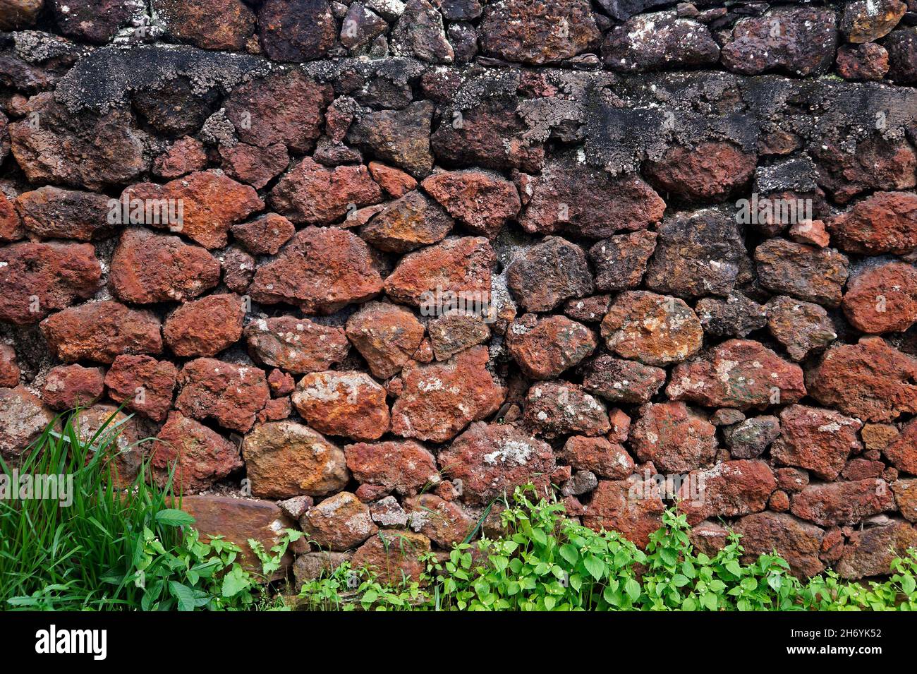 Vieux mur en pierre à Ouro Preto, Brésil Banque D'Images