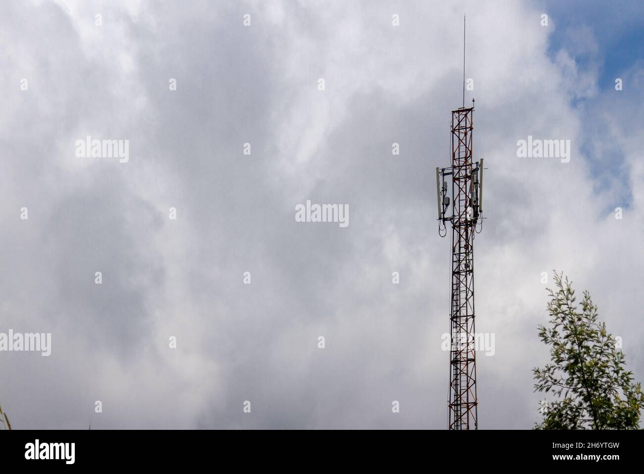 La station de l'émetteur-récepteur de base a atteint des zones sous-développées pour ouvrir le signal du réseau de télécommunications.Selo, Boyolali Central Java. Banque D'Images