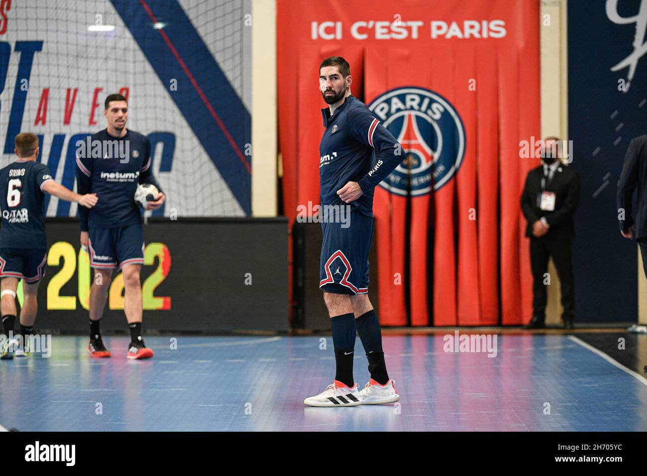 Nikola Karabatic du PSG lors du match de handball de la phase du groupe de  la Ligue des champions de l'EHF entre Paris Saint-Germain et le FC Porto le  18 novembre 2021