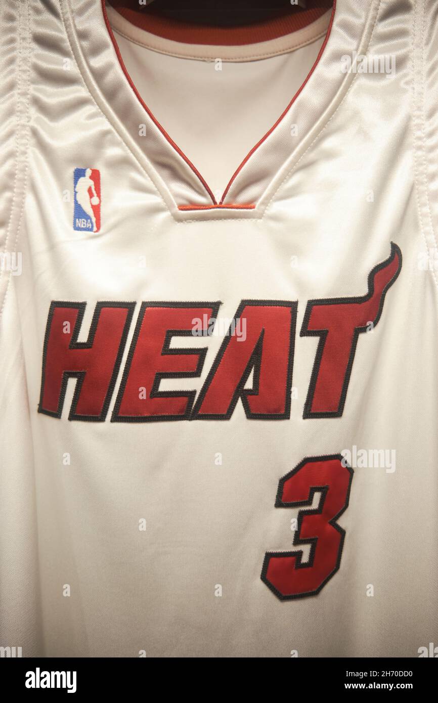 Le maillot Miami Heat numero 3 chemise portee par le gardien de tir Dwyane Wade.Au musee NBA Basketball Hall of Fame.A Springfield Massachusetts Photo Stock Alamy