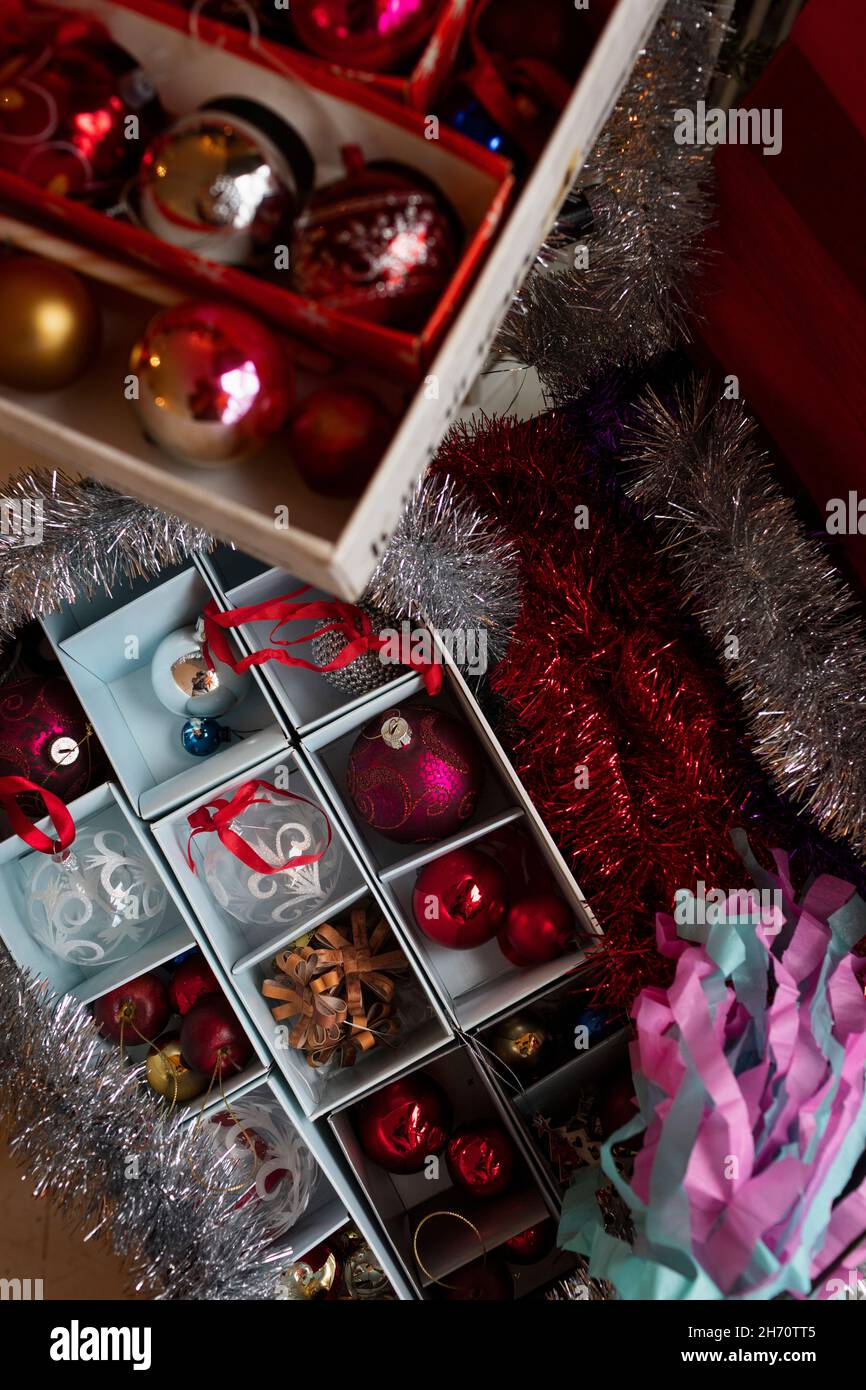 Boules de Noël dans des boîtes Banque D'Images