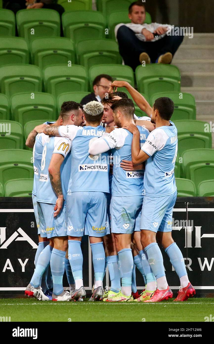 Melbourne, Australie, 19 novembre 2021.Melbourne City Célébrez le but de Connor Metcalfe lors de la première partie Du match De football A-League entre Melbourne City FC et Brisbane Roar FC.Crédit : Dave Helison/Speed Media/Alamy Live News Banque D'Images