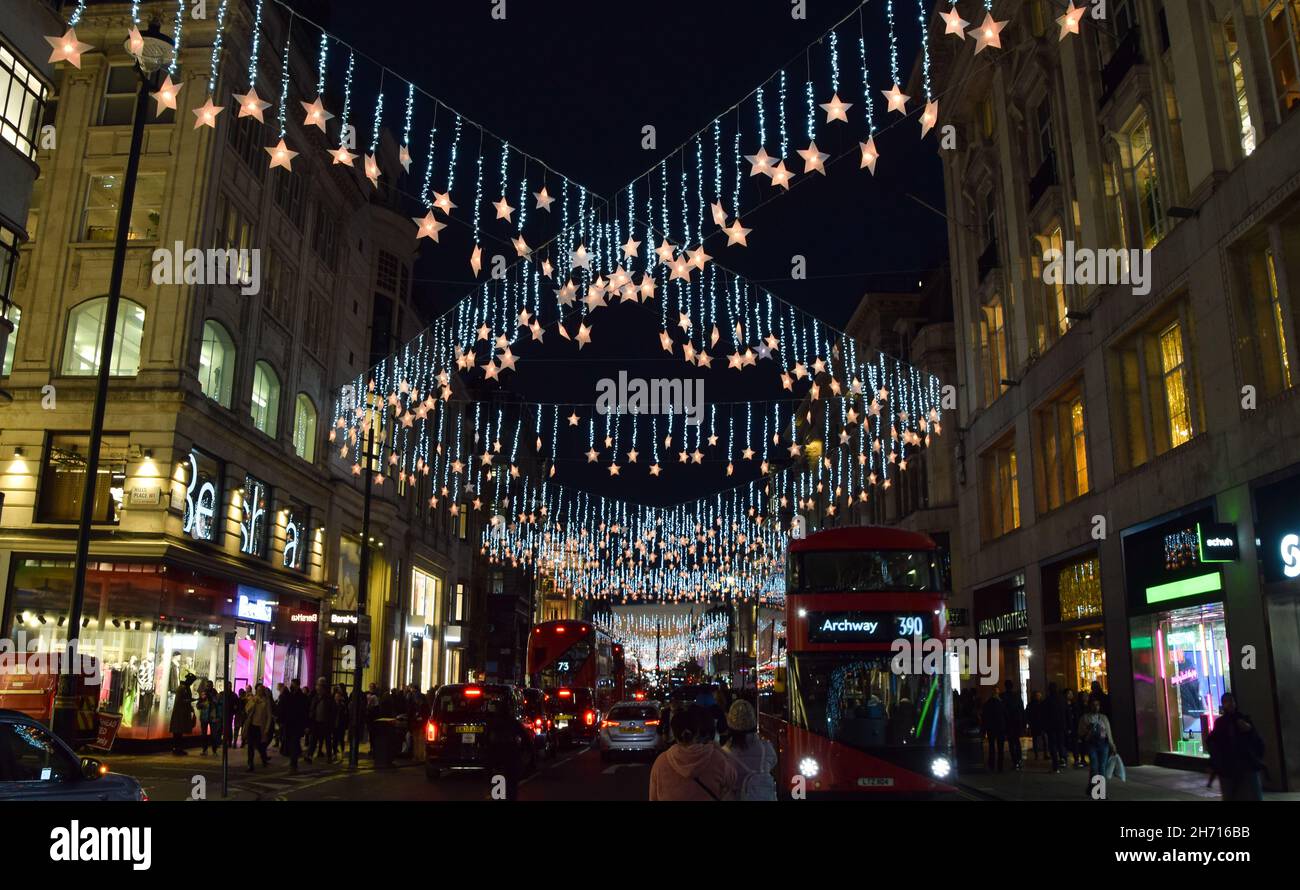 Londres, Royaume-Uni.15 novembre 2021.Illuminations de Noël à Oxford Street. Banque D'Images