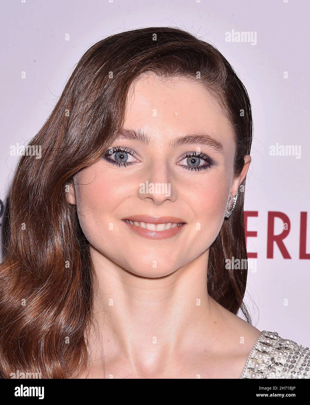 BEVERLY HILLS, CA - 18 NOVEMBRE : l'actrice Thomasin McKenzie participe à la 35e édition annuelle des American Cinematheque Awards en l'honneur de Scarlett Johansson au Beverly Hilton le 18 novembre 2021 à Beverly Hills, en Californie. Banque D'Images