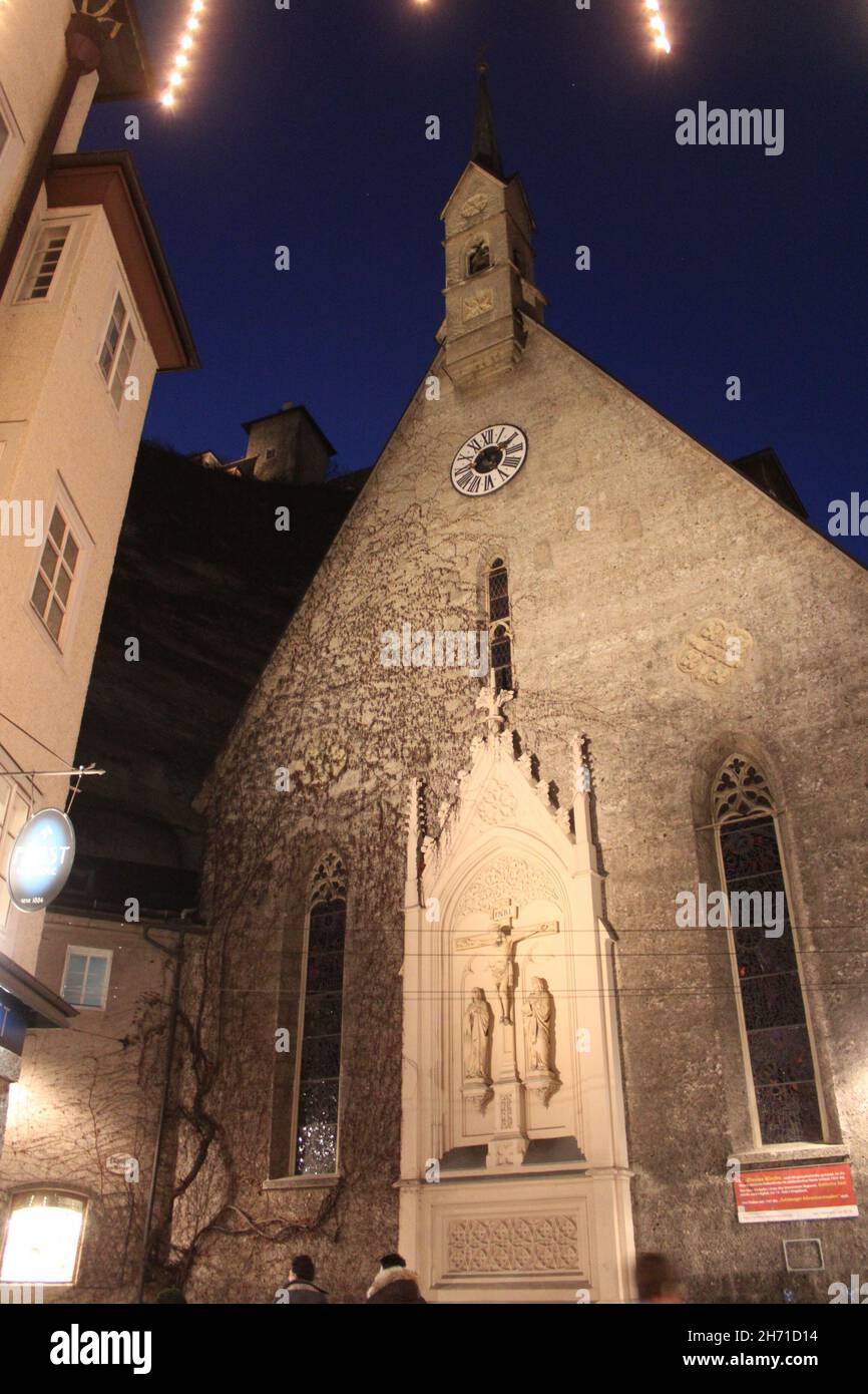 Le devant de l'église Saint Blasius la nuit Banque D'Images