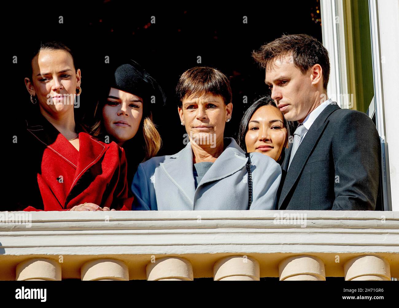 Monaco ville, Monaco.19 novembre 2021.Princesse Stephanie, Pauline Ducruet, Camille Gottlieb et Louis Ducruet et Marie Hoa Chevallier au Palais princier de Monaco-ville, le 19 novembre 2021, à l'occasion de la célébration de la Journée nationale Monacos crédit: Albert Nieboer/pays-Bas OUT/point de vue OUT/dpa/Alay Live News Banque D'Images