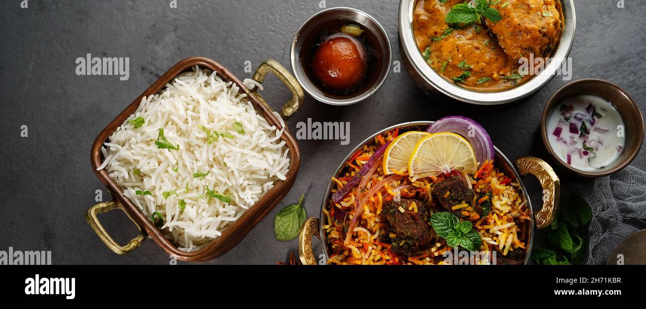 Repas de légumes indiens non-légumes thali - Mutton biryani, raita, kafta de malai, riz basmati et jamun de goulab,mise au point sélective Banque D'Images