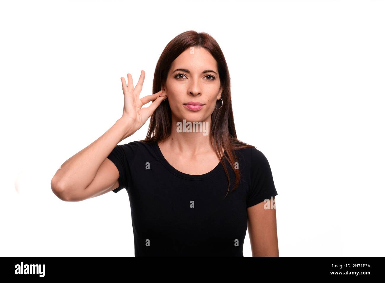 Isolé dans fond blanc une femme brunette disant fille en espagnol langue des signes Banque D'Images