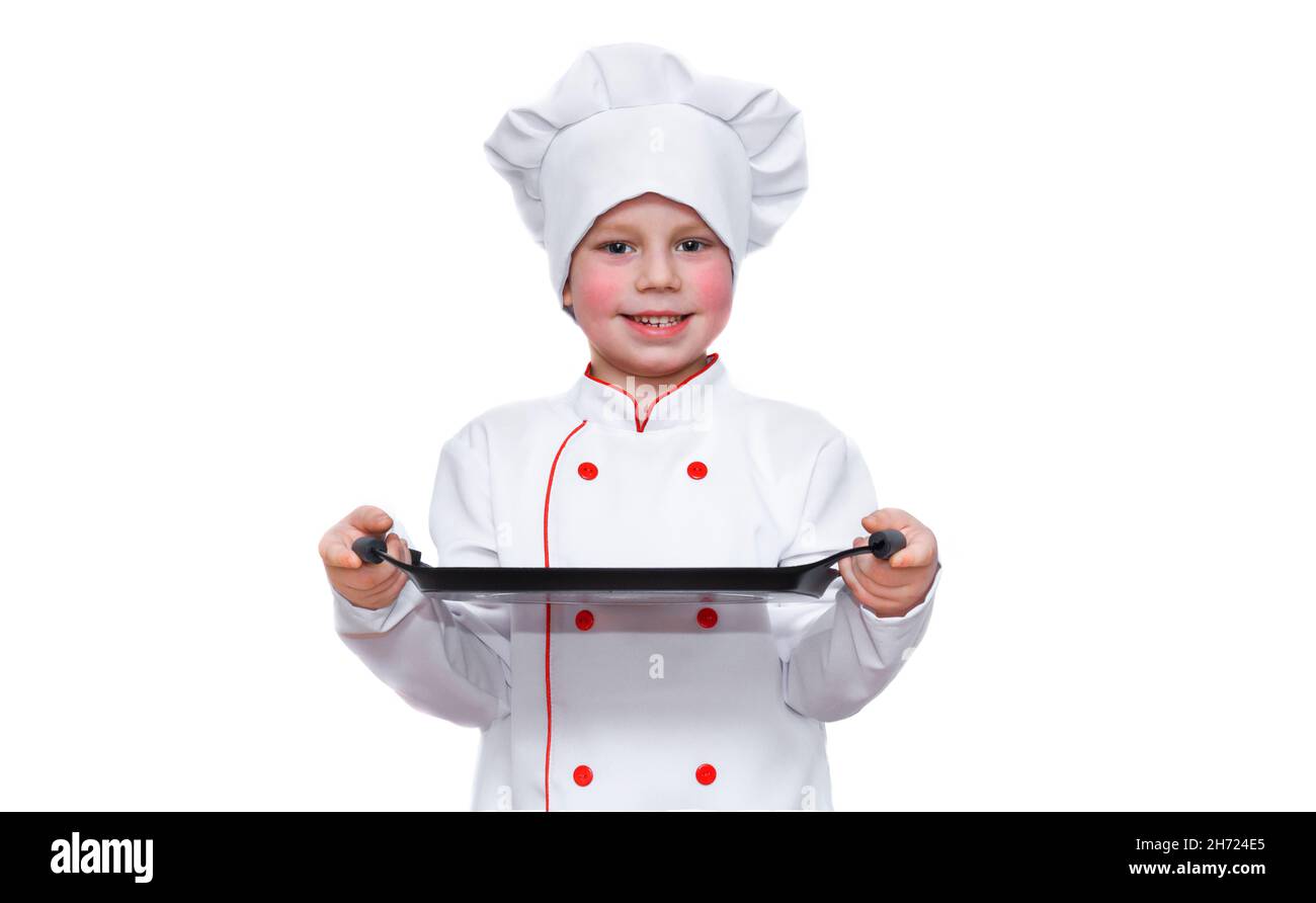 Bébé drôle sous la forme d'un chef avec une casquette, sourires amusent, tient un plateau. Le concept d'un restaurant ou d'un café, un menu pour la cuisine.Copier l'espace Banque D'Images