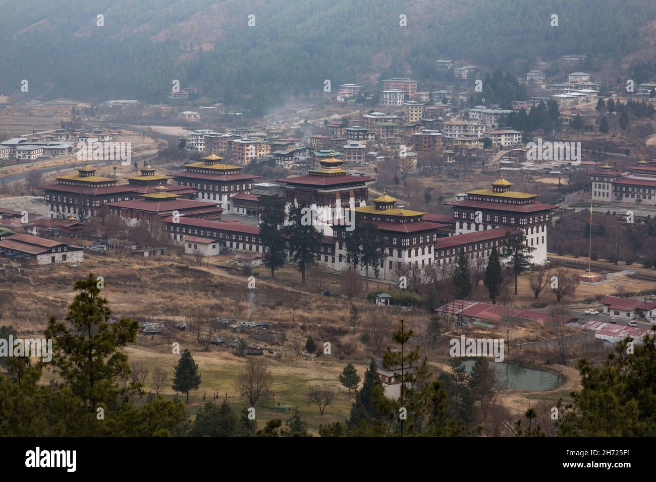 Le Thimphu Dzong, dans la capitale de Thimphu, est le siège du gouvernement du Royaume de montagne himalayan du Bhoutan. Banque D'Images