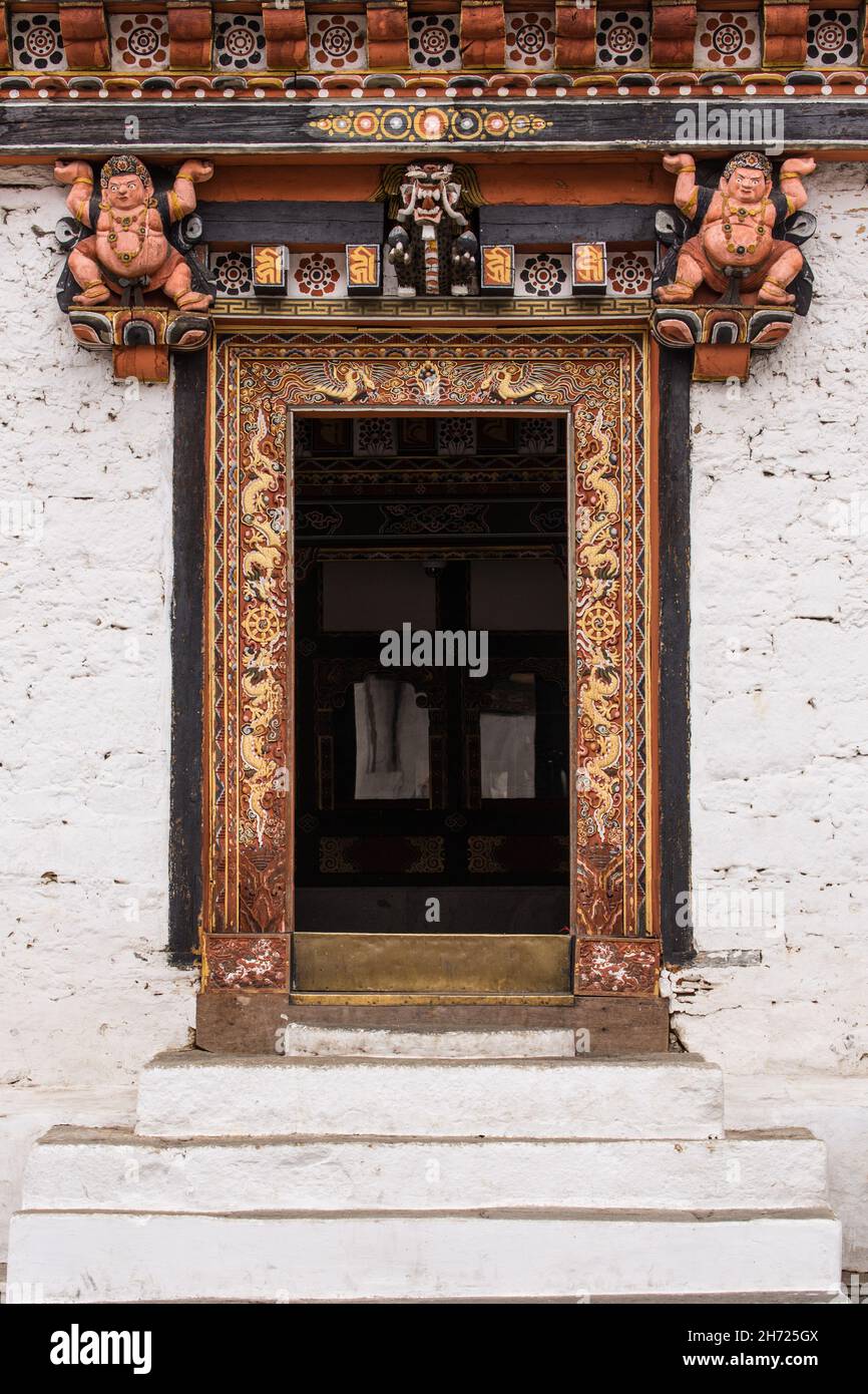 Une porte décorée de façon ornée dans le Thimphu Dzong à Thimphu, au Bhoutan. Banque D'Images