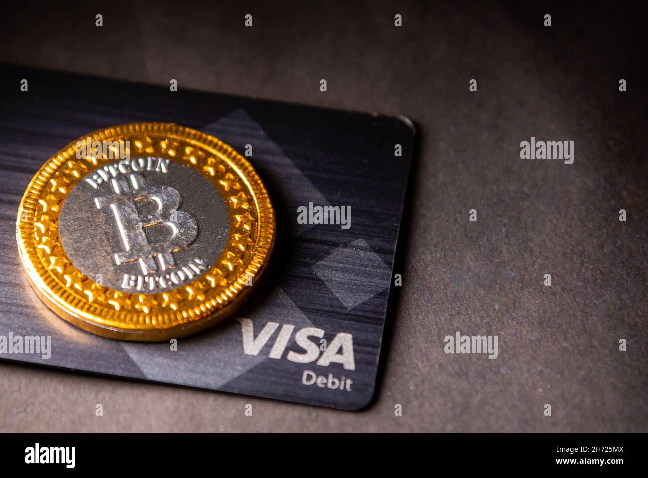 crypto-monnaie bitcoin avec carte de crédit Visa.Visa - Société  multinationale américaine fournissant des services de paiement.Riga,  Lettonie - novembre Photo Stock - Alamy