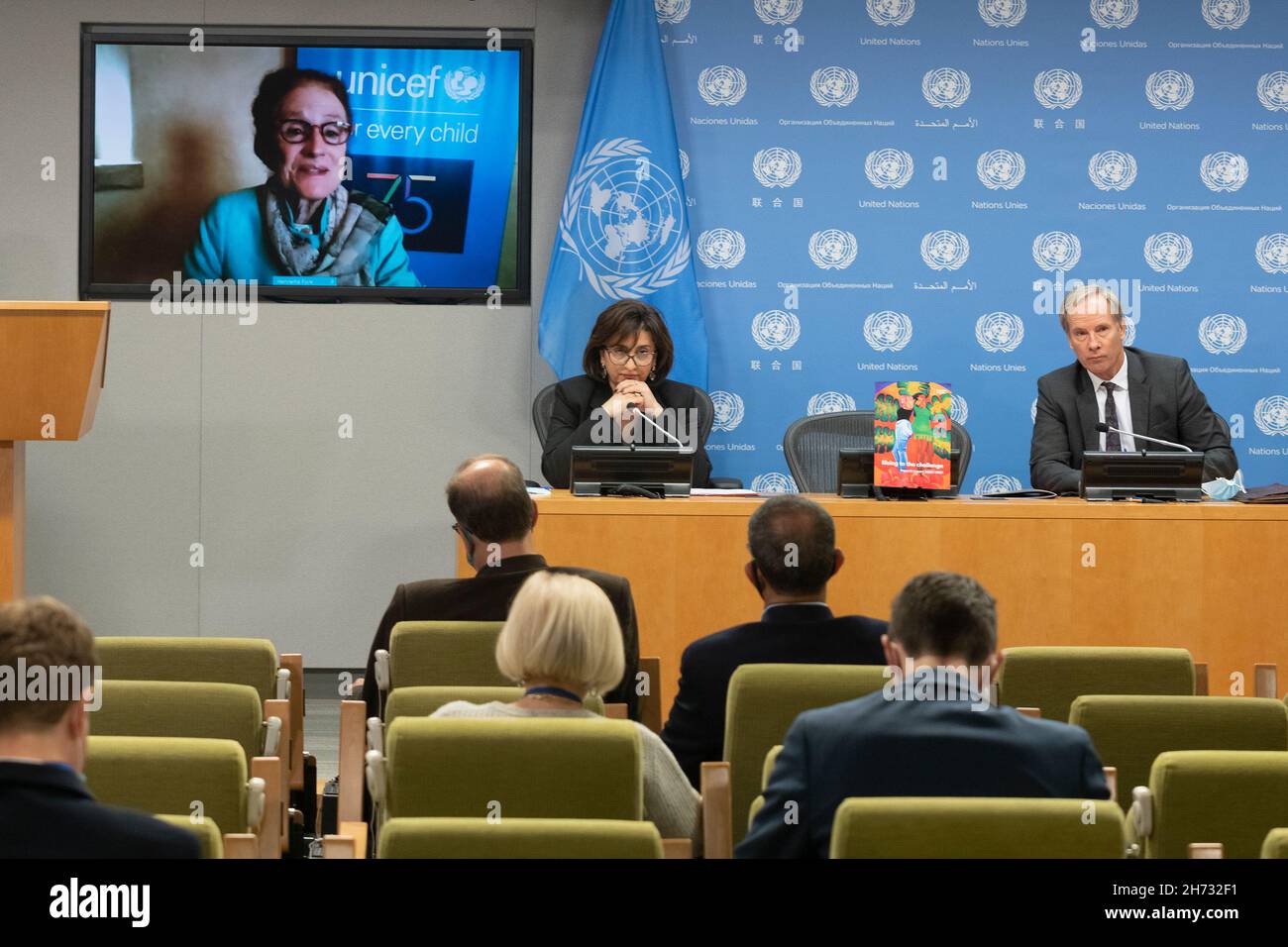 Henrietta Fore, Directrice exécutive du Fonds des Nations Unies pour l'enfance, s'est jointe à pratiquement une conférence de presse à l'occasion du lancement du rapport intitulé ONU femmes relever le défi au siège de l'ONU à New York le 19 novembre 2021.Midi exposé du porte-parole du Secrétaire général les invités en personne étaient l'ambassadeur de l'UE auprès de l'ONU Olof Skoog et le directeur exécutif de l'ONU femmes SIMA Sami Bahous, auxquels se sont joints pratiquement la Directrice exécutive du Fonds des Nations Unies pour l'enfance (UNICEF) Henrietta Fore et l'Administrateur du Programme des Nations Unies pour le développement (PNUD) Achim Steiner.(Photo de Lev Radin/Sipa USA) Banque D'Images