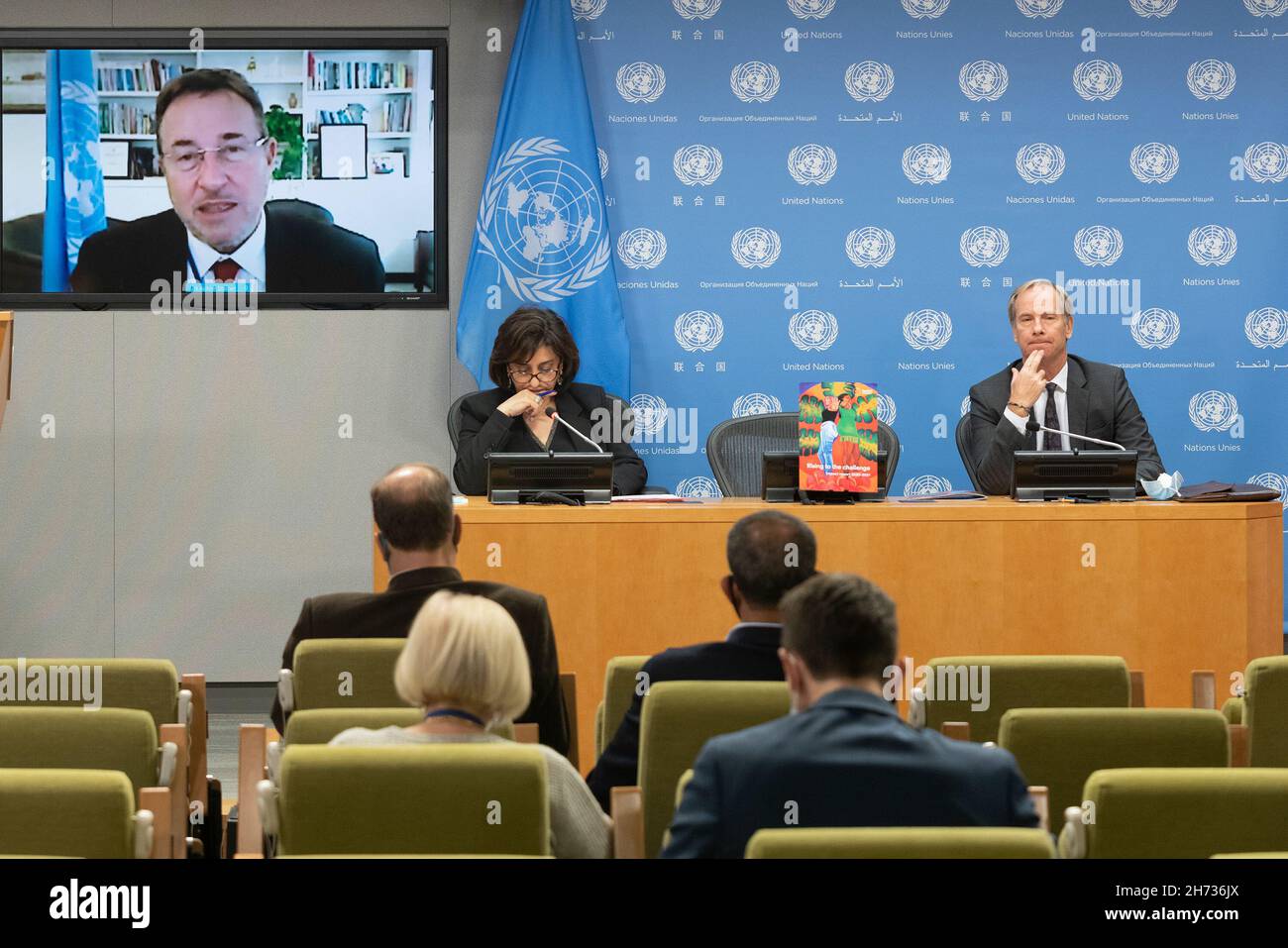 Nations Unies.19 novembre 2021.Achim Steiner, Administrateur du Programme des Nations Unies pour le développement, s'est joint à pratiquement une réunion de presse à l'occasion du lancement d'un rapport intitulé ONU femmes relève le défi au Siège de l'ONU.Midi exposé du porte-parole du Secrétaire général les invités en personne étaient l'ambassadeur de l'UE auprès de l'ONU Olof Skoog et le directeur exécutif de l'ONU femmes SIMA Sami Bahous, auxquels se sont joints pratiquement la Directrice exécutive du Fonds des Nations Unies pour l'enfance (UNICEF) Henrietta Fore et l'Administrateur du Programme des Nations Unies pour le développement (PNUD) Achim Steiner.(Photo de Lev Radin/Pacific Press) Banque D'Images