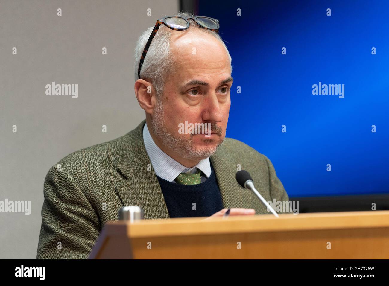 Nations Unies.19 novembre 2021.Stephane Dujarric, porte-parole du Secrétaire général, dirige un exposé à la presse à l'occasion du lancement du rapport sur les femmes au Siège de l'ONU.Midi exposé du porte-parole du Secrétaire général les invités en personne étaient l'ambassadeur de l'UE auprès de l'ONU Olof Skoog et le directeur exécutif de l'ONU femmes SIMA Sami Bahous, auxquels se sont joints pratiquement la Directrice exécutive du Fonds des Nations Unies pour l'enfance (UNICEF) Henrietta Fore et l'Administrateur du Programme des Nations Unies pour le développement (PNUD) Achim Steiner.(Credit image: © Lev Radin/Paci Credit: ZUMA Press, in Banque D'Images