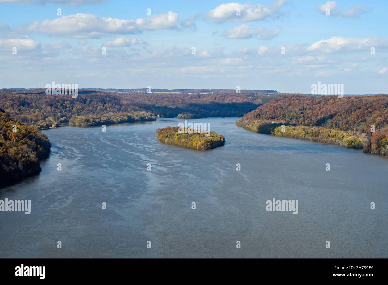 Rivière Susquehanna sur un matin d'automne brumeux.C'est une rivière importante dans le nord-est des États-Unis.À 444 miles de long, Banque D'Images