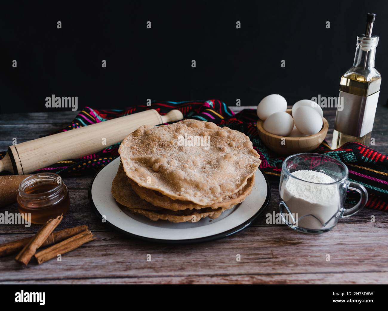 recette mexicaine de buñuelos et ingrédients du dessert traditionnel pour  Noël au Mexique Photo Stock - Alamy