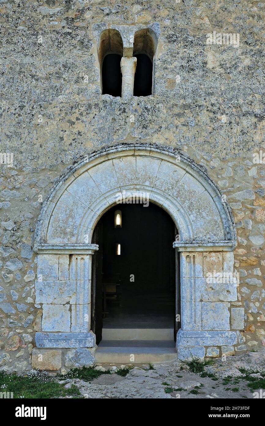 Église de Sant Miquel du Musée d'Archéologie de Catalogne située à Olèrdola de la région Alto Panadés province de Barcelone, Catalogne, Espagne Banque D'Images