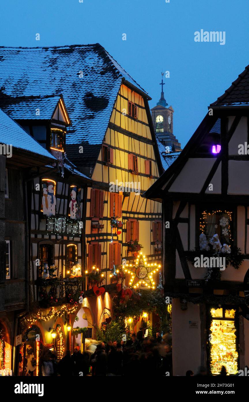 FRANCE, HAUT-RHIN (68), RIQUEWIHR, MARCHÉ DE NOËL Banque D'Images