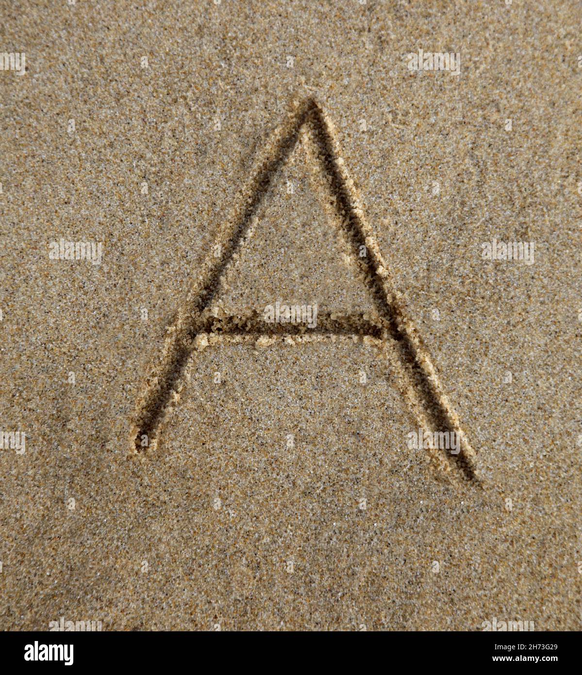La lettre « A » écrite dans le sable Banque D'Images