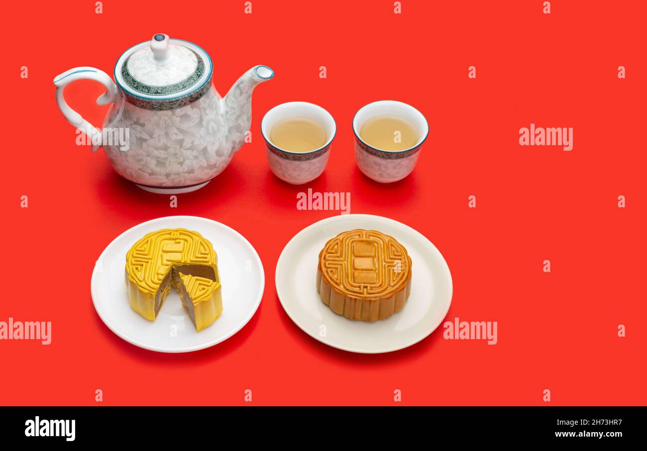 Mooncake avec thé au festival de la mi-automne Banque D'Images