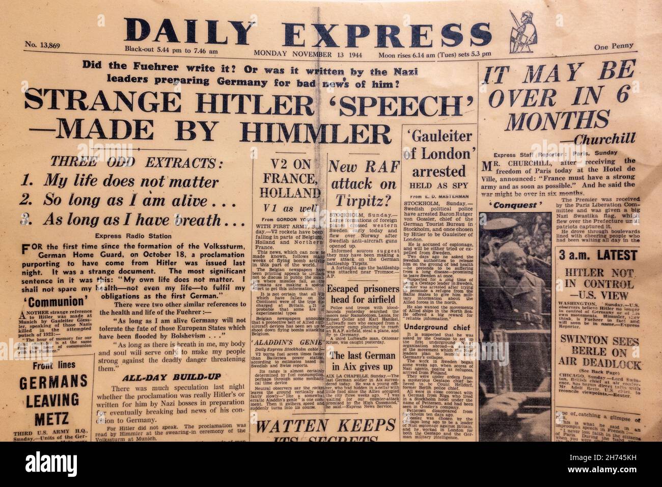 'Strange Hitler 'Speech' - Made by Himmler' titre de la première page sur le Daily Express le 13 novembre 1944 pendant la Seconde Guerre mondiale. Banque D'Images