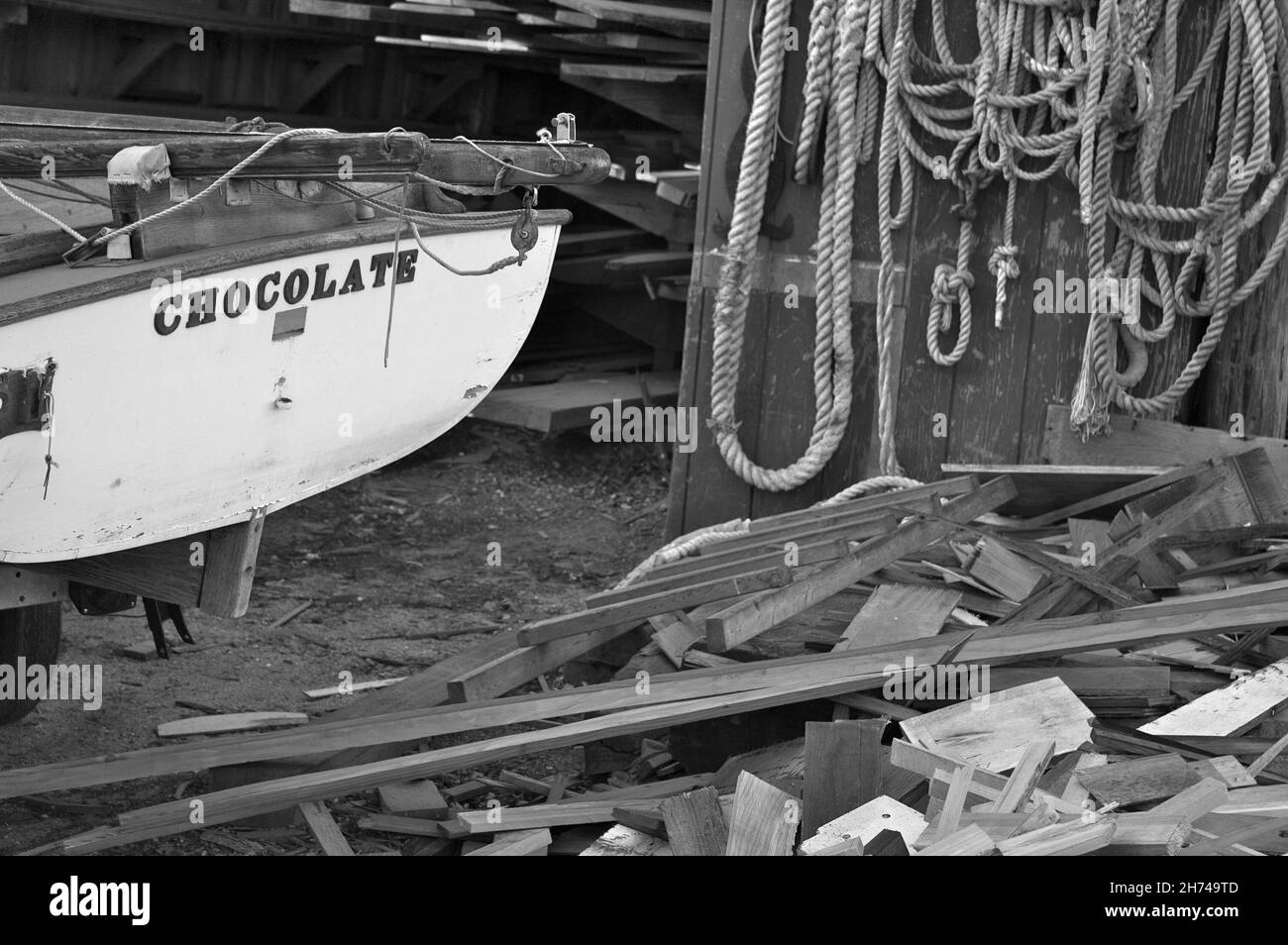 Hangar de bateau avec tout l'équipement nécessaire pour les réparations Banque D'Images