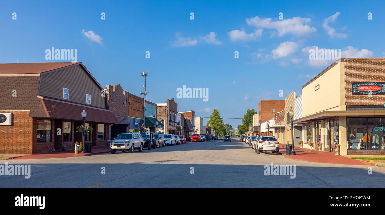 Metropolis, Illinois, États-Unis - 24 août 2021 : l'ancien quartier des affaires le long de Market Street Banque D'Images