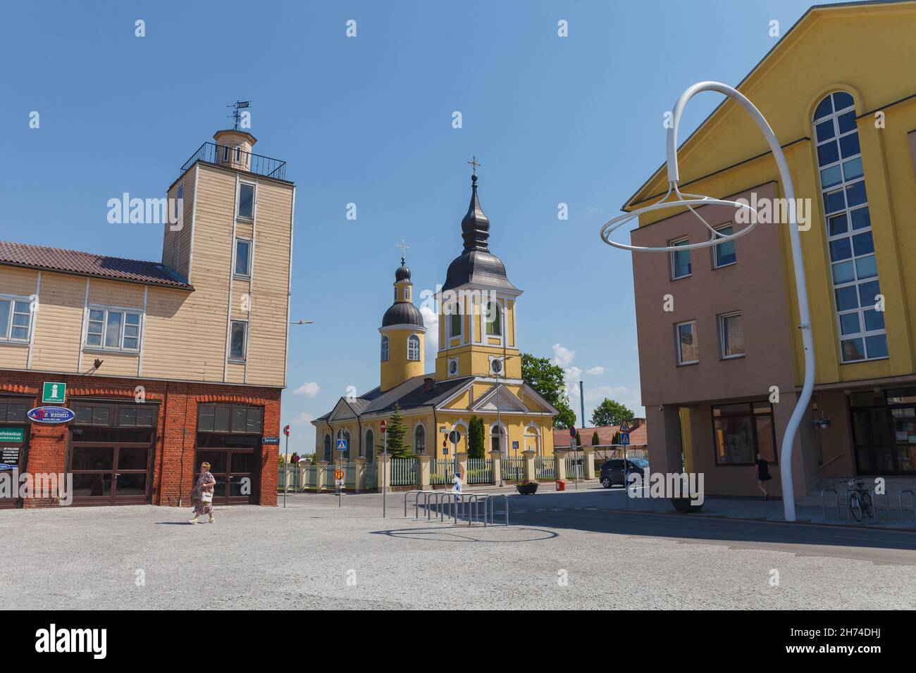 Võru, Estonie - juin 15, 2021: Place principale de Voru en Estonie, Europe.Espace loisirs. Banque D'Images
