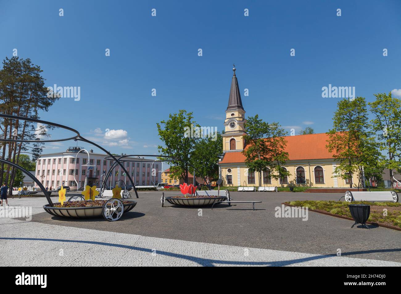 Võru, Estonie - juin 15, 2021: Place principale de Voru en Estonie, Europe.Espace loisirs. Banque D'Images