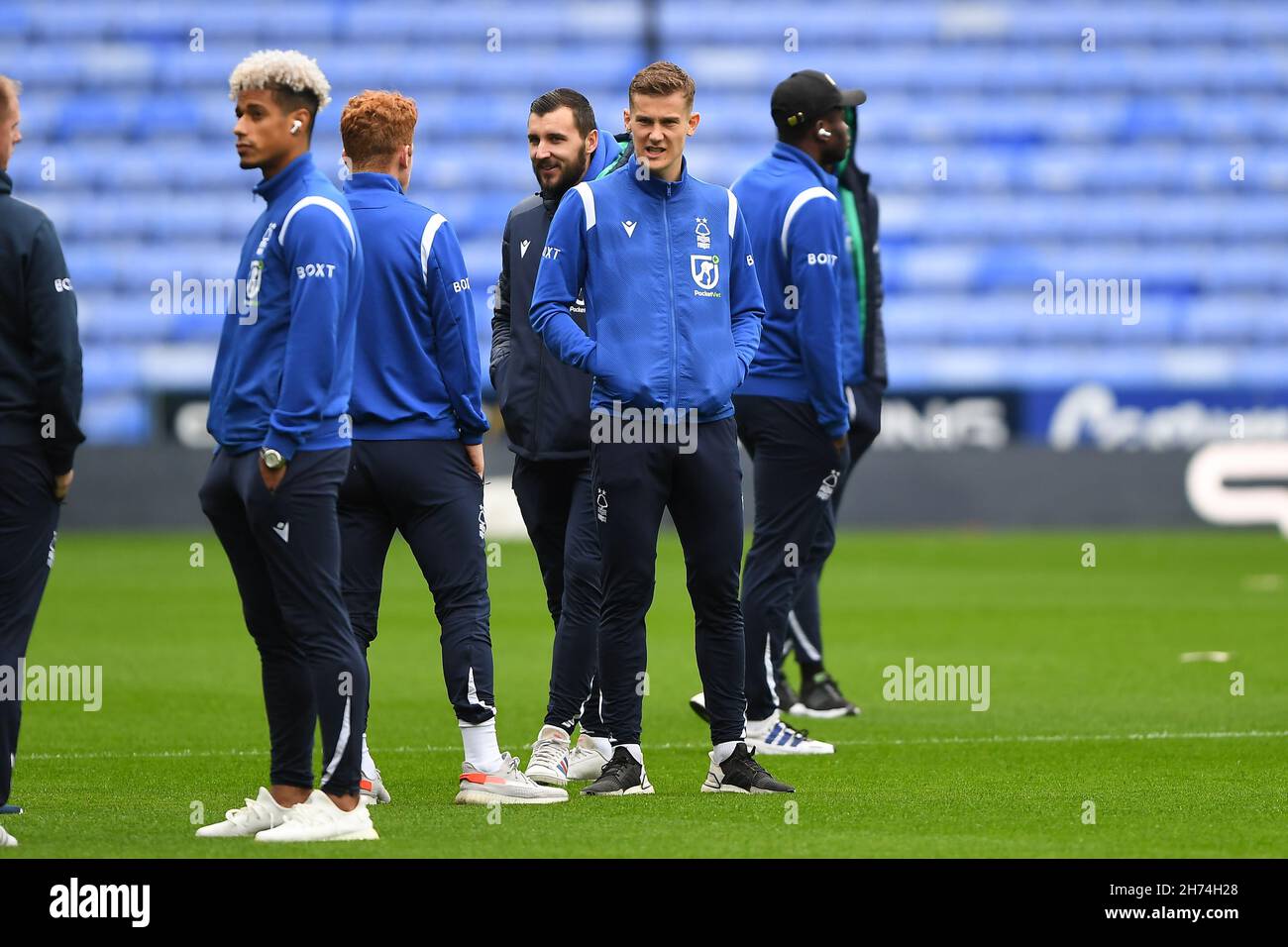 Ryan Yates de la forêt de Nottingham lors du match de championnat Sky Bet entre Reading et Nottingham Forest au Select car Leasing Stadium, Reading le samedi 20 novembre 2021.Crédit : MI News & Sport /Alay Live News Banque D'Images