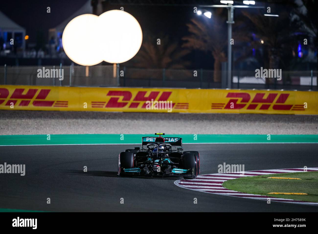 11 PEREZ Sergio (mex), Red Bull Racing Honda RB16B, action pendant le Grand Prix Ooredoo Qatar de Formule 1 2021, 20e tour du Championnat du monde de Formule 1 2021 de la FIA du 19 au 21 novembre 2021 sur le circuit international de Losail, à Lusail, Qatar - photo: Florent Gooden/DPPI/LiveMedia Banque D'Images