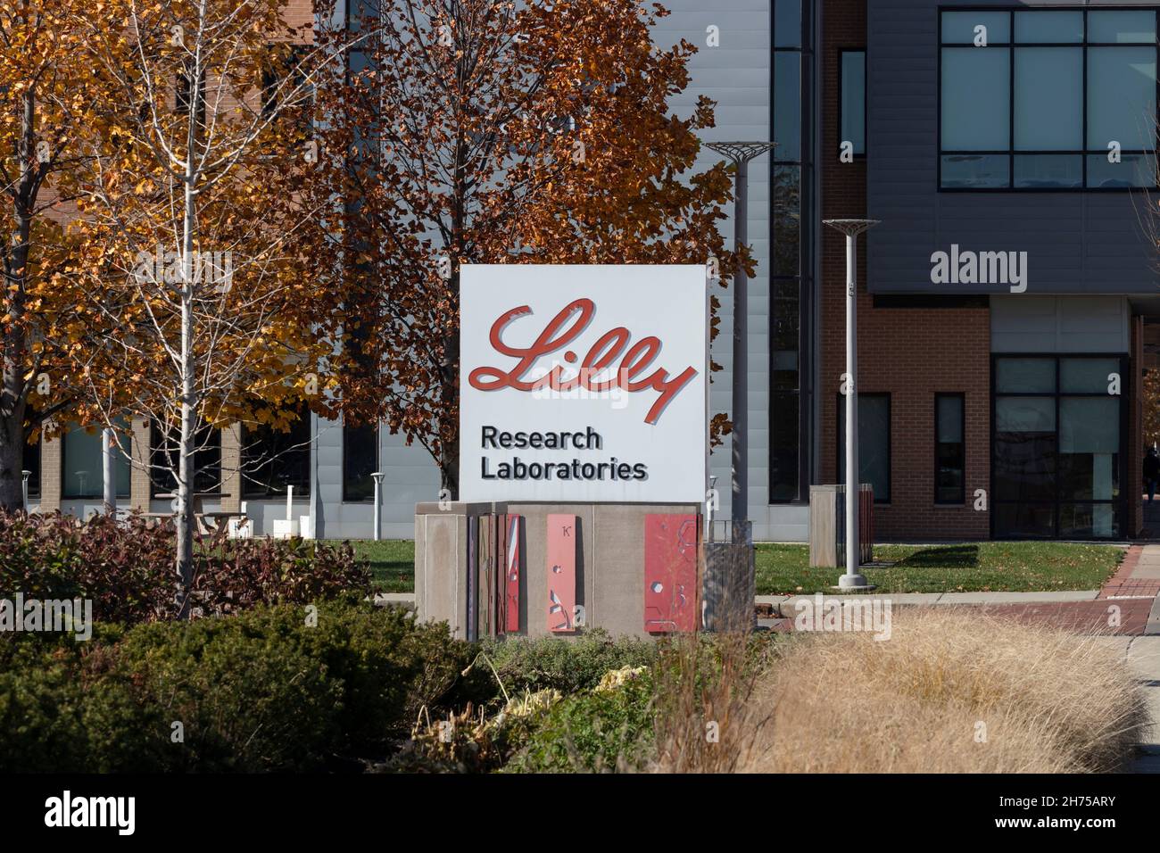 Indianapolis - Circa novembre 2021: Eli Lilly et le siège mondial de la compagnie.Lilly fabrique des médicaments et des produits pharmaceutiques. Banque D'Images