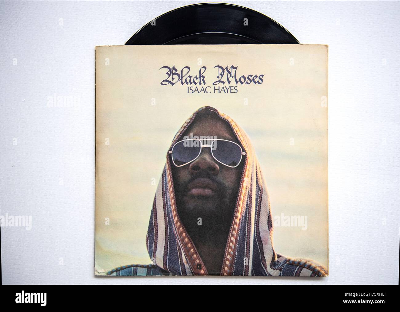 LP couverture et vinyle de Black Moses, le cinquième album de studio par le musicien américain âme Isaac Hayes, qui a été publié en 1971 Banque D'Images