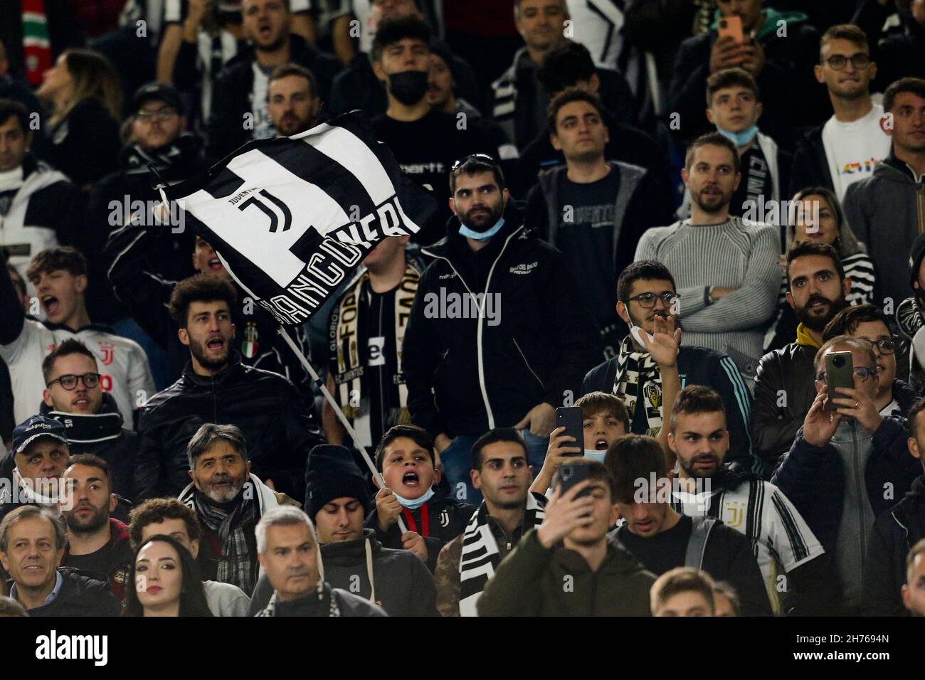 Supporters juventus lors de la série Un match de football entre SS Lazio et Juventus au stade Olimpico Rome, centre Italie, le 20 novembre 2021. Banque D'Images