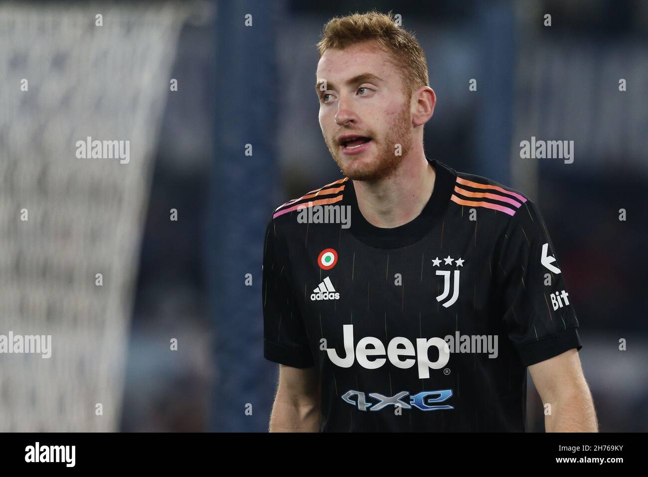 Dejan Kulusevski, l'avant de Fillandese de Juventus, regarde pendant la série Un match de football entre SS Lazio et Juventus au stade Olimpico de Rome, au centre de l'Italie, le 20 novembre 2021. Banque D'Images Dejan Kulusevski, l'avant de Fillandese de Juventus, regarde pendant la série Un match de football entre SS Lazio et Juventus au stade Olimpico de Rome, au centre de l'Italie, le 20 novembre 2021. Banque D'Images