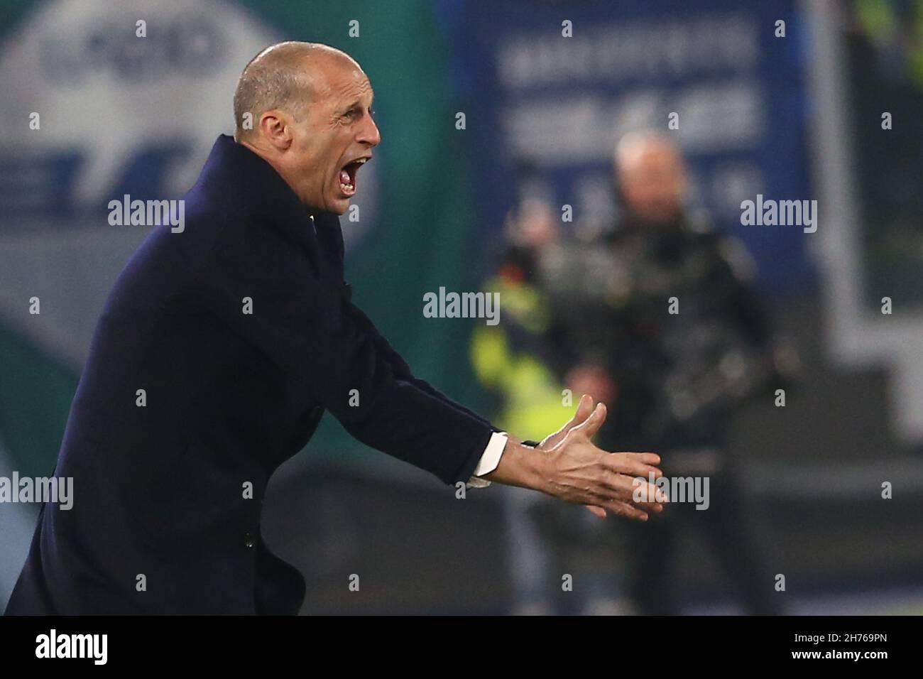 L'entraîneur italien de Juventus Massimiliano Allegri a été mis en ligne lors de la série Un match de football entre SS Lazio et Juventus au stade Olimpico de Rome, au centre de l'Italie, le 20 novembre 2021. Banque D'Images L'entraîneur italien de Juventus Massimiliano Allegri a été mis en ligne lors de la série Un match de football entre SS Lazio et Juventus au stade Olimpico de Rome, au centre de l'Italie, le 20 novembre 2021. Banque D'Images